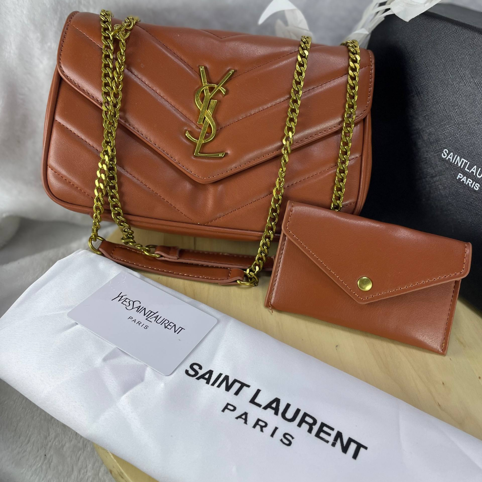 SAINT LAURENT LOULOU