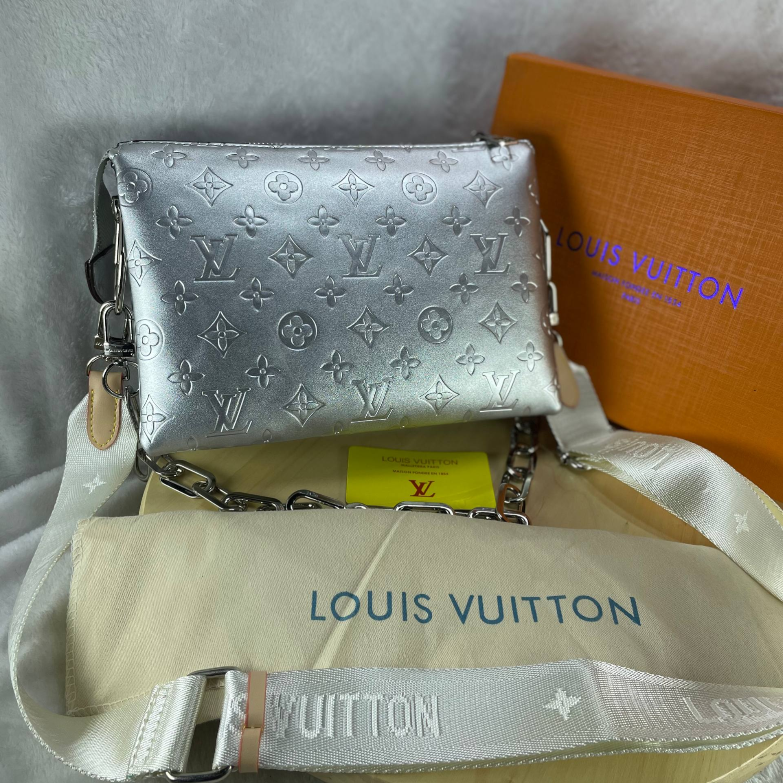 LOUIS VUITTON EASY POUCH ON STRAP