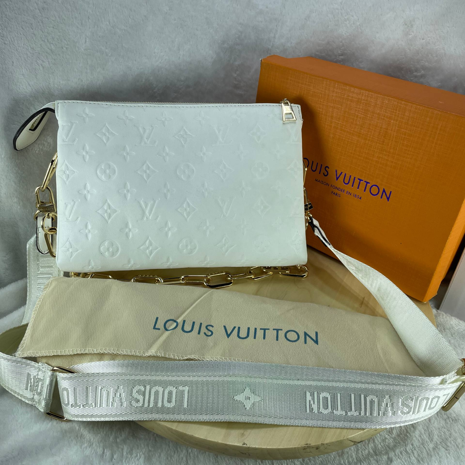 LOUIS VUITTON EASY POUCH ON STRAP