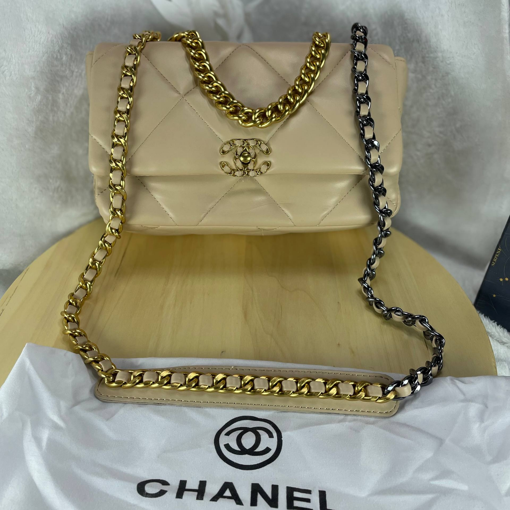 CHANEL 19 FLAP BAG