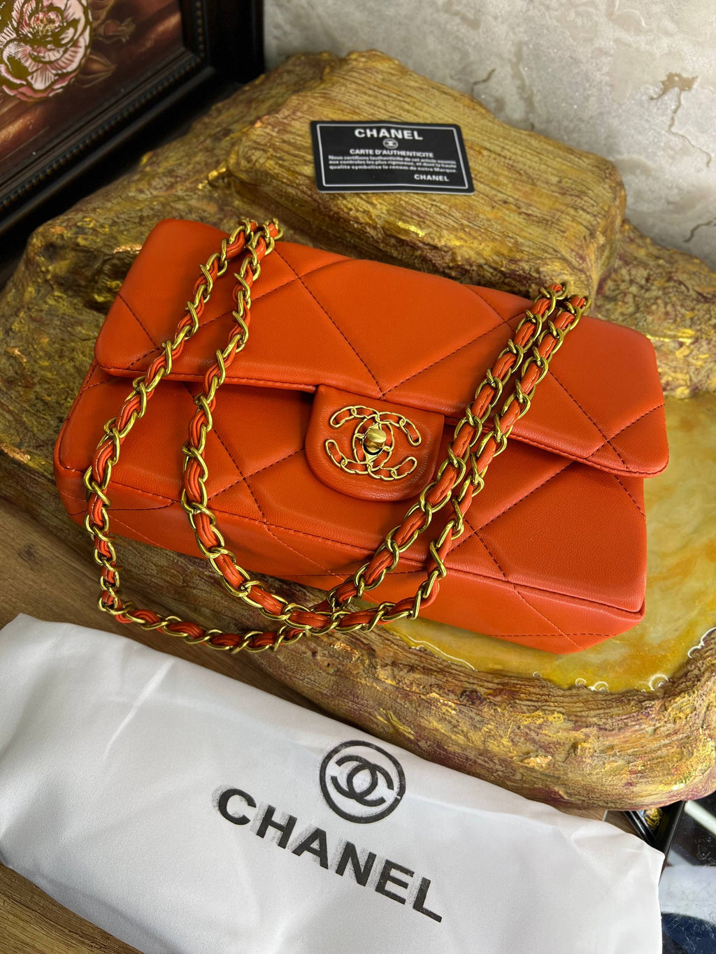 CHANEL 19 FLAP BAG – CUIR MATELASSÉ