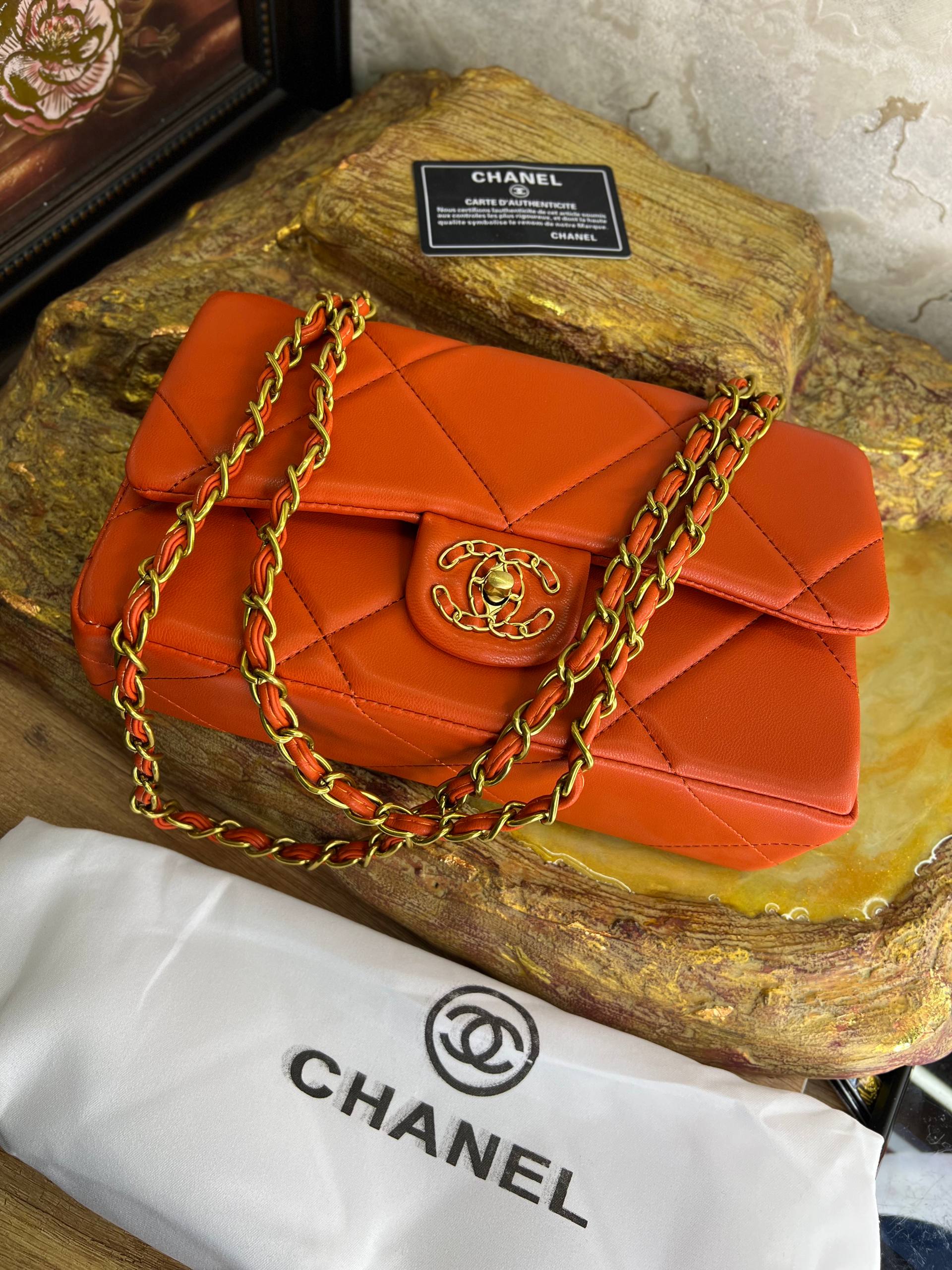 CHANEL 19 FLAP BAG – CUIR MATELASSÉ