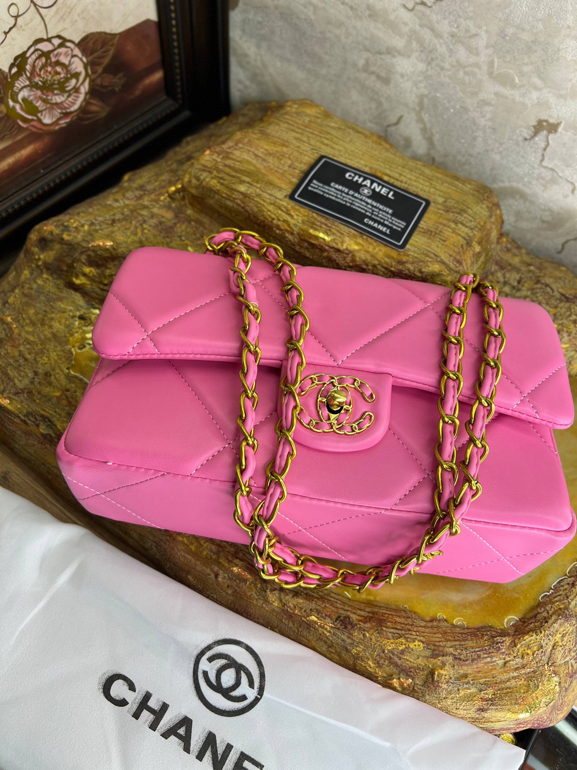 CHANEL 19 FLAP BAG – CUIR MATELASSÉ