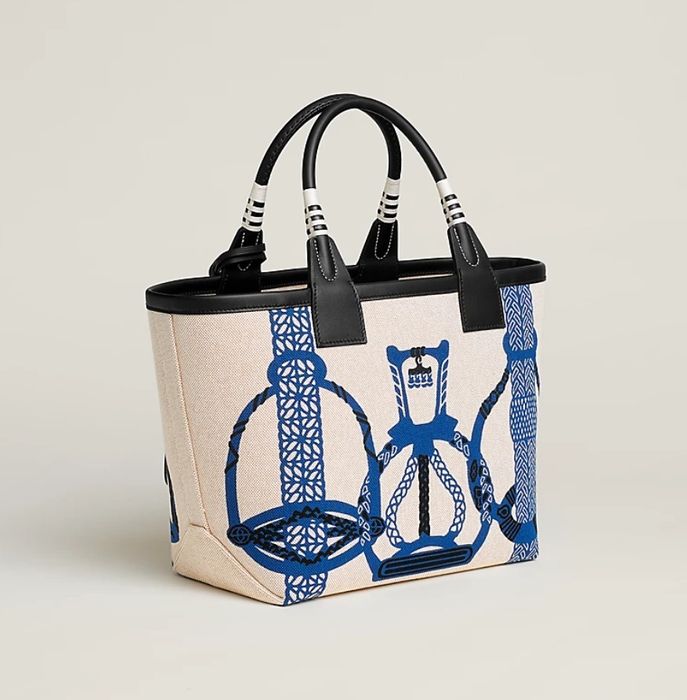 HERMÈS Sac cabas en toile imprimée avec poignées