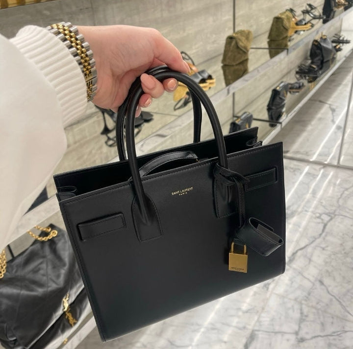 SAC DE JOUR EN CUIR LISSE - SMALL
NOIR