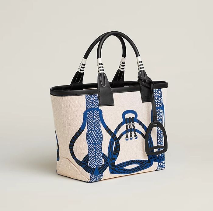 HERMÈS Sac cabas en toile imprimée avec poignées