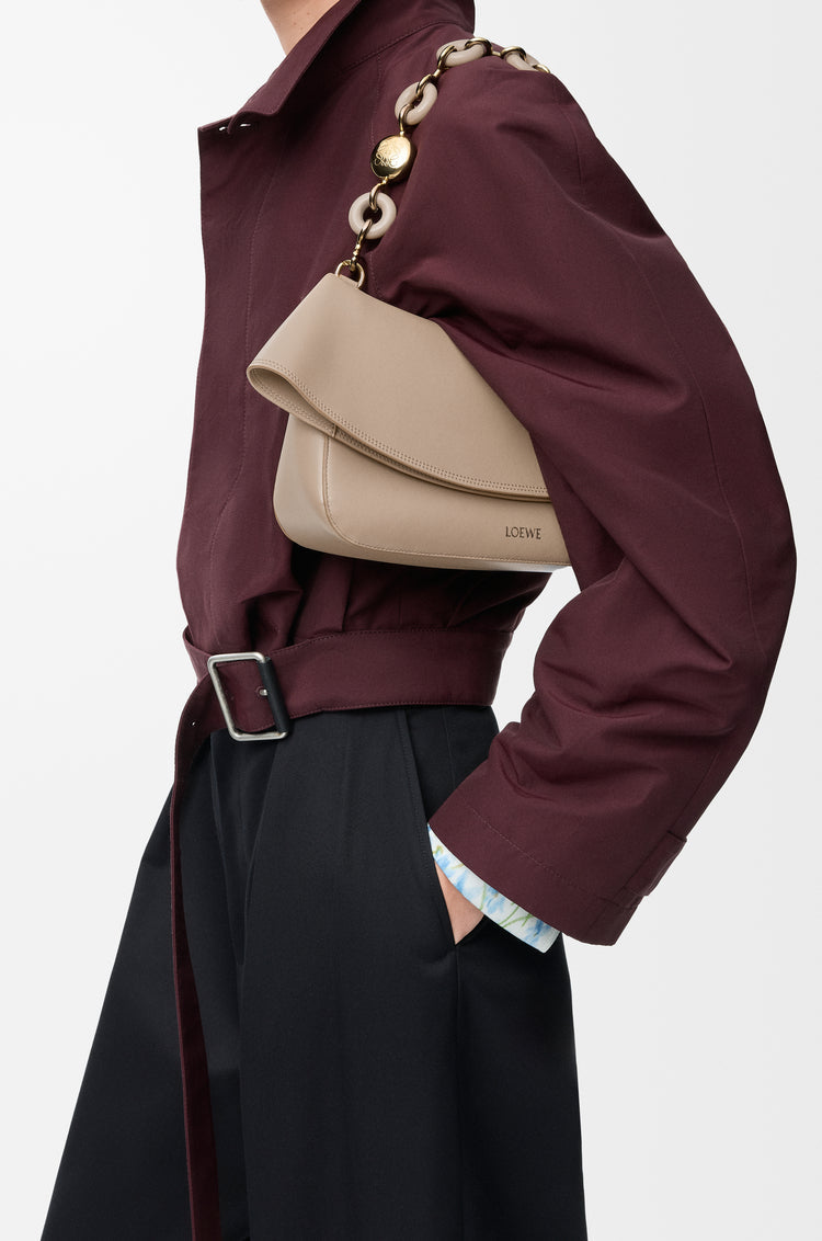 Loewe Sac Ola moyen modèle en cuir de veau lisse