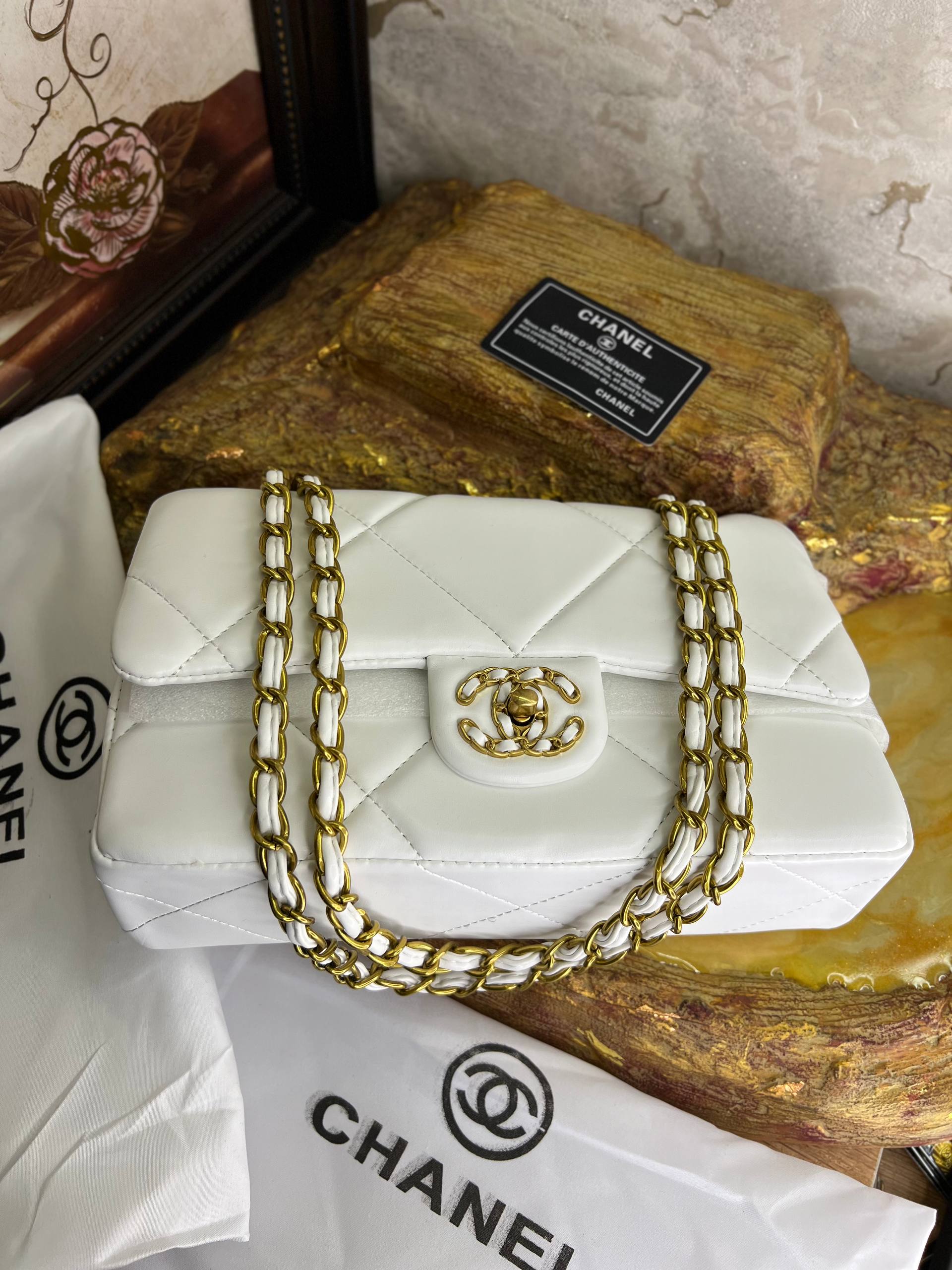 CHANEL 19 FLAP BAG – CUIR MATELASSÉ